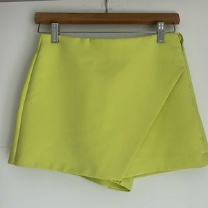 Like New Zara Green/Yellow Skort Size Small